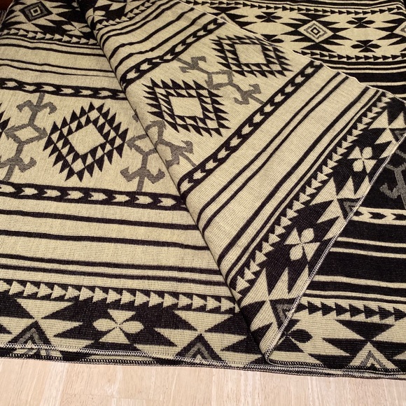 COPY - Gorgeous Alpaca soft blanket. New n… - Picture 5 of 5